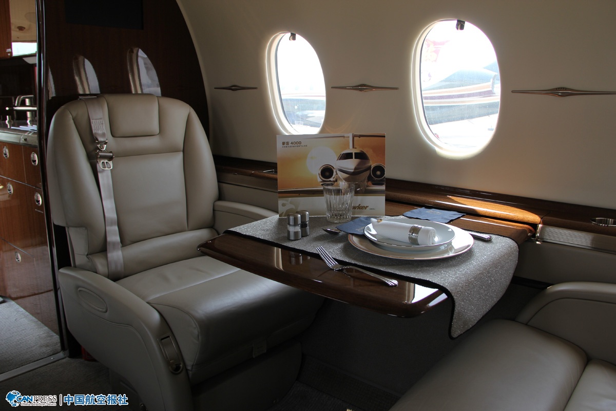 ���ͱ���4000��(n��i)��չʾ