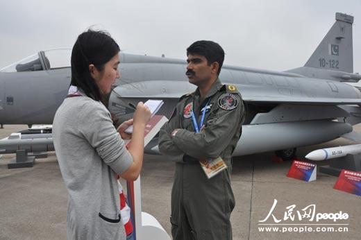 2012��11��15���������ͻ�˹̹��܊����֩�롱�����ϯ�w�ІT Ahsan��У�ڵھŌ��Ї���չ�F(xi��n)����������W(w��ng)Ӣ��ӛ����ި�Ĳ��L��   �zӰ������W(w��ng)����ӛ��  ���D(zhu��n)��
